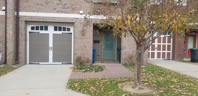 Primary Photo - DOWNTOWN LIVING! BEAUTIFUL 3 Bed 2 full 2 ...