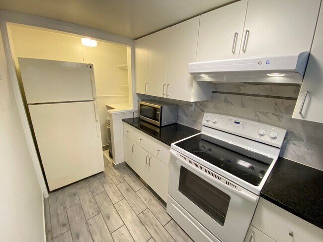 Building Photo - 608 Orange Dr