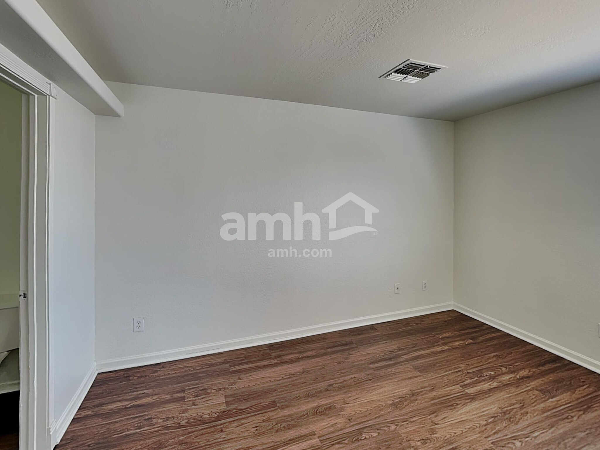 Building Photo - 11801 N Olive St