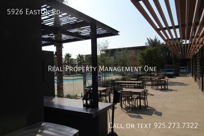 Building Photo - 5926 Easton Rd