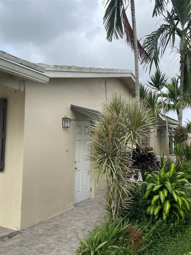 Building Photo - 4401 NW 43rd Ave