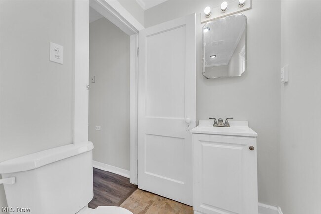 Building Photo - 1221 E 168th St