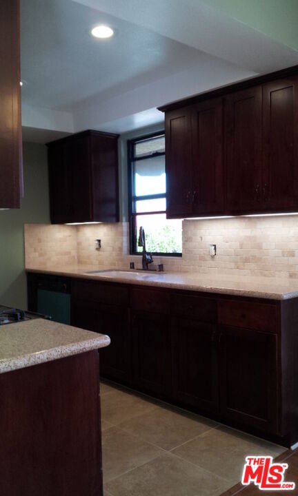 Building Photo - 2349 S Bentley Ave