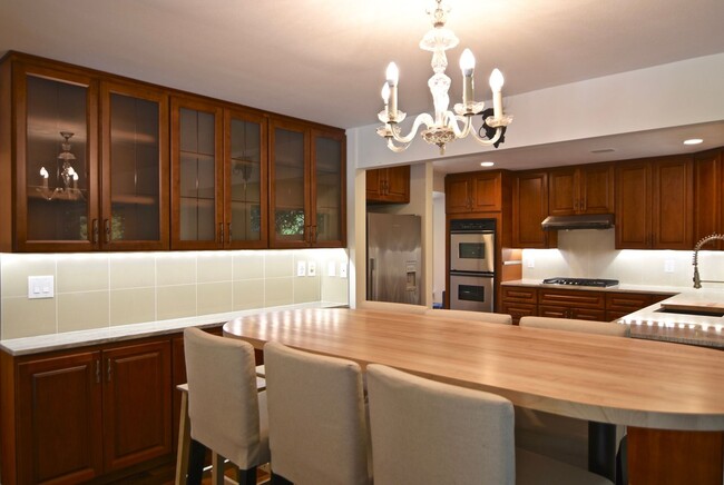Building Photo - Lake Forest Park Four Bedroom