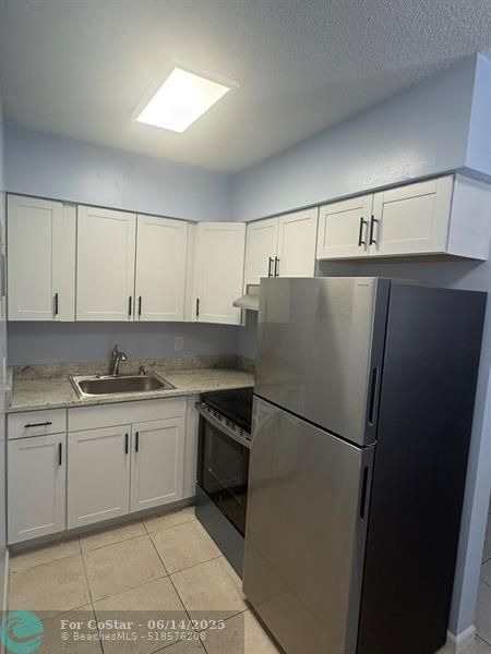 Building Photo - 4616 Poinciana St