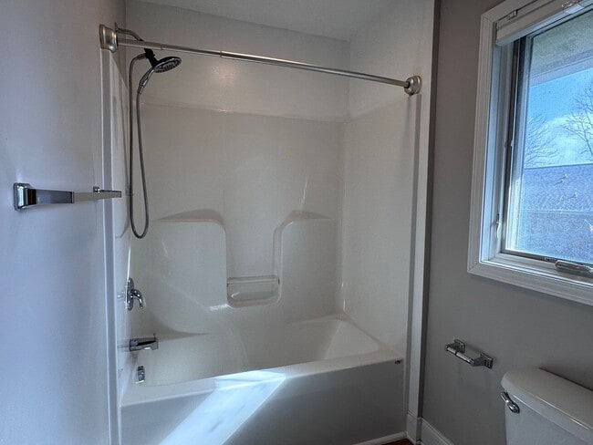 Building Photo - Central AVL Condo - Huge Deck, Views and Community Pool