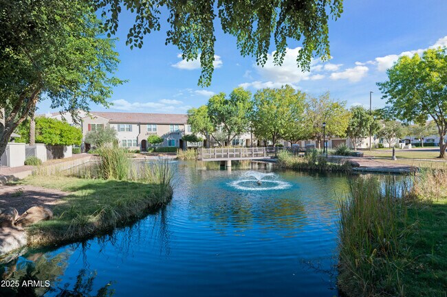 Building Photo - 1752 E CHELSEA Ln