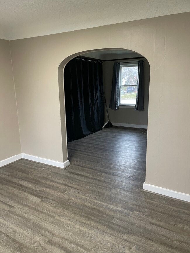 Building Photo - 592 E Montcalm St