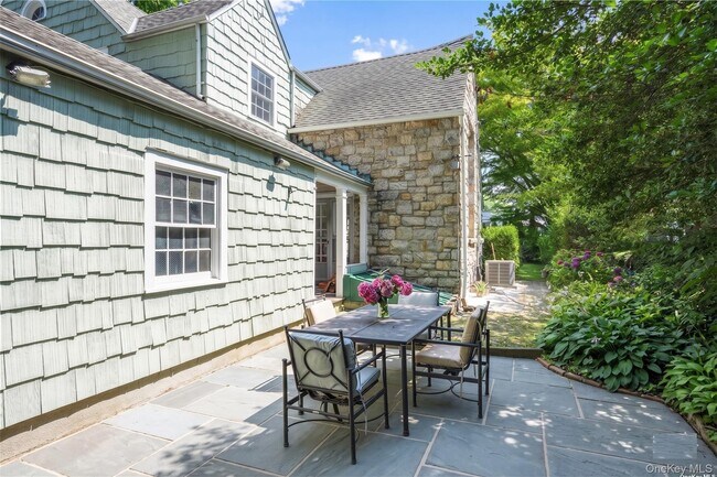 Building Photo - 224 Mamaroneck Rd