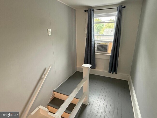 Building Photo - 129 Clearfield Ave