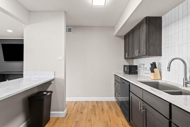 Building Photo - 2309 Cherry Hills Dr