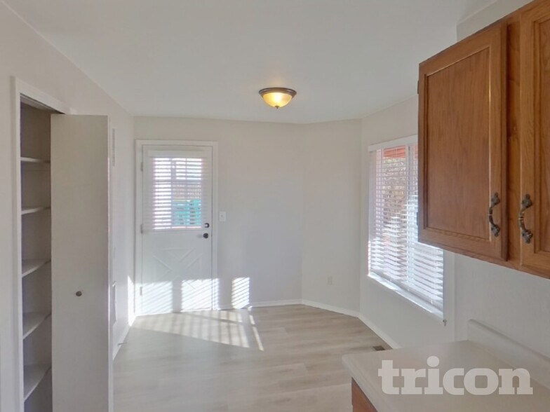 Building Photo - 8175 Camfield Cir