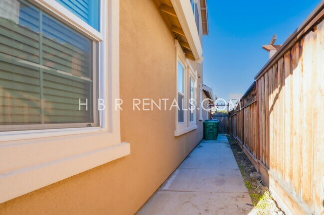 Building Photo - Charming 3-Bedroom Retreat on Barker Street with Spacious Living in Mountain House!