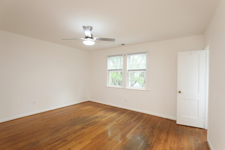 Building Photo - 1305 Orren St NE