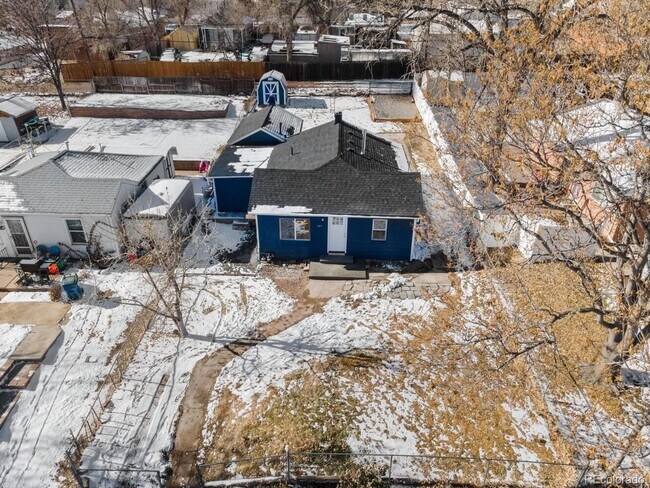 Building Photo - For Rent – Renovated 3 Bedroom Bungalow in Englewood