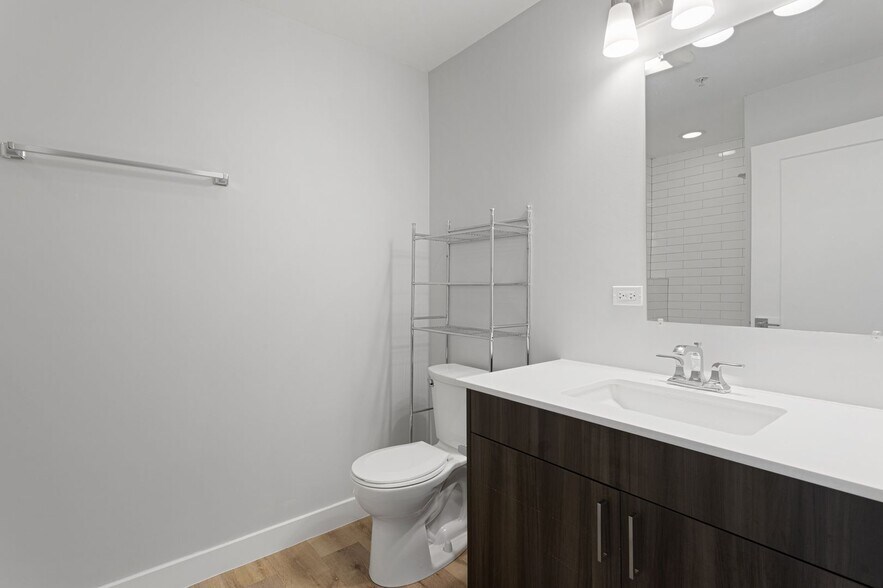 Building Photo - 1517 W Howard St