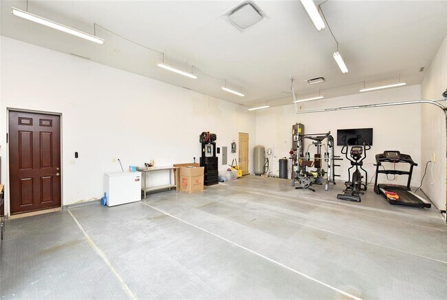 Building Photo - 6602 Rohan Rd