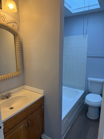 Building Photo - 5753 N Beechwood St