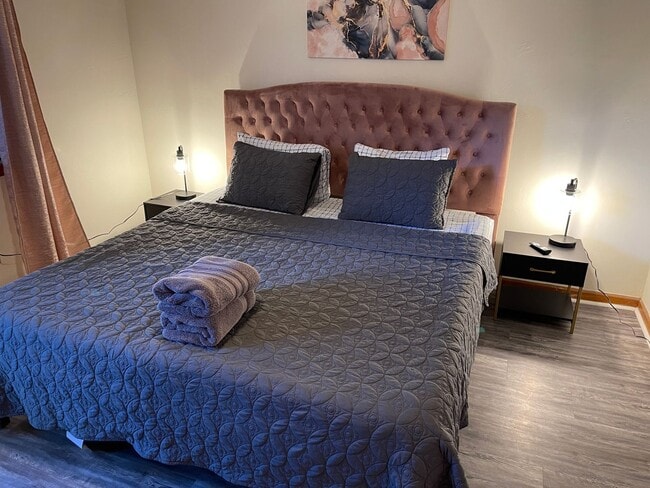Building Photo - Cozy 1 bedroom townhome