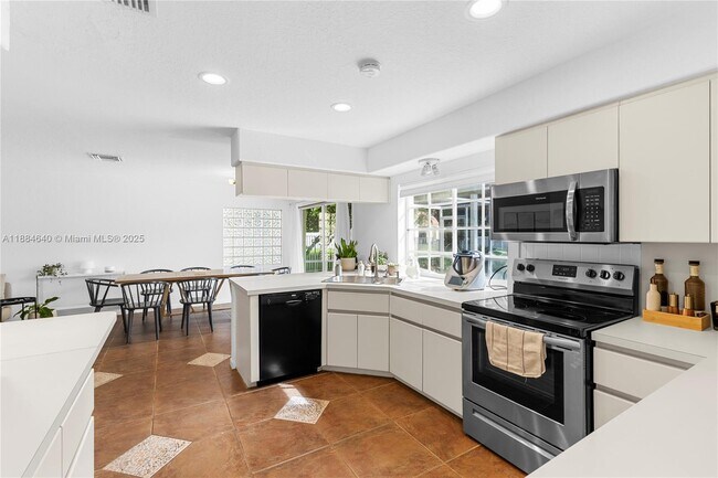 Building Photo - 1060 Capistrano