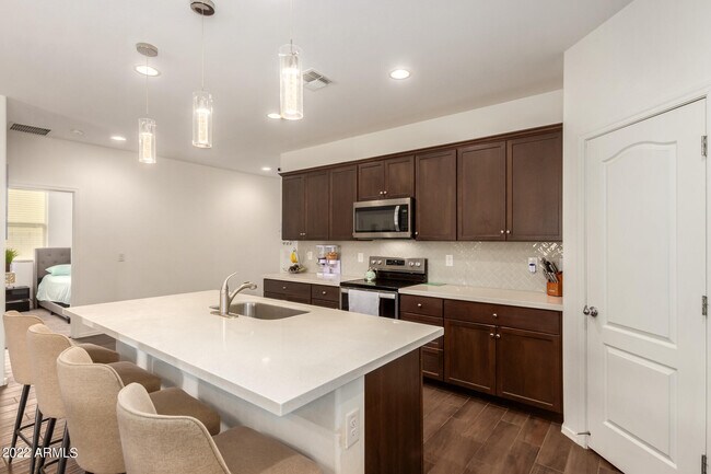 Building Photo - 1610 E Jardin Pl