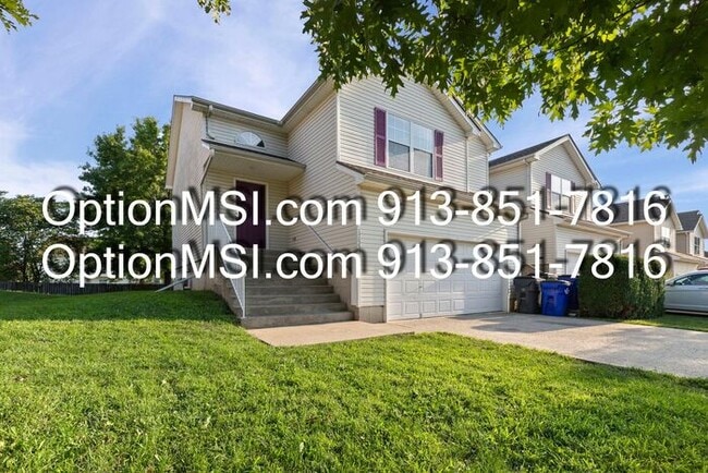 Building Photo - Well Maintained Half Duplex