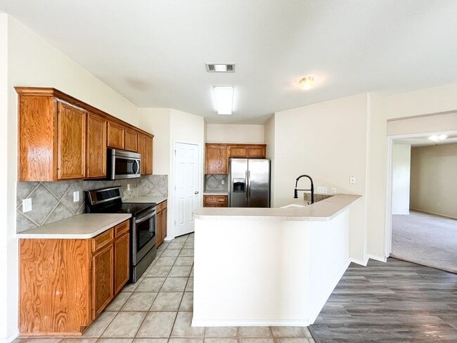 Building Photo - Available Now Beautiful 1 story, 4 bedroom, 2 bath, 2 car garage home with fire place, garage doo...