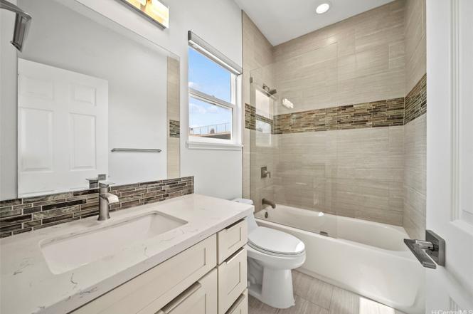 Building Photo - 1060 Spencer St