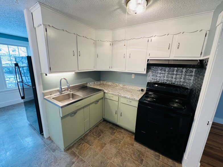 Building Photo - 40 Hewitt St