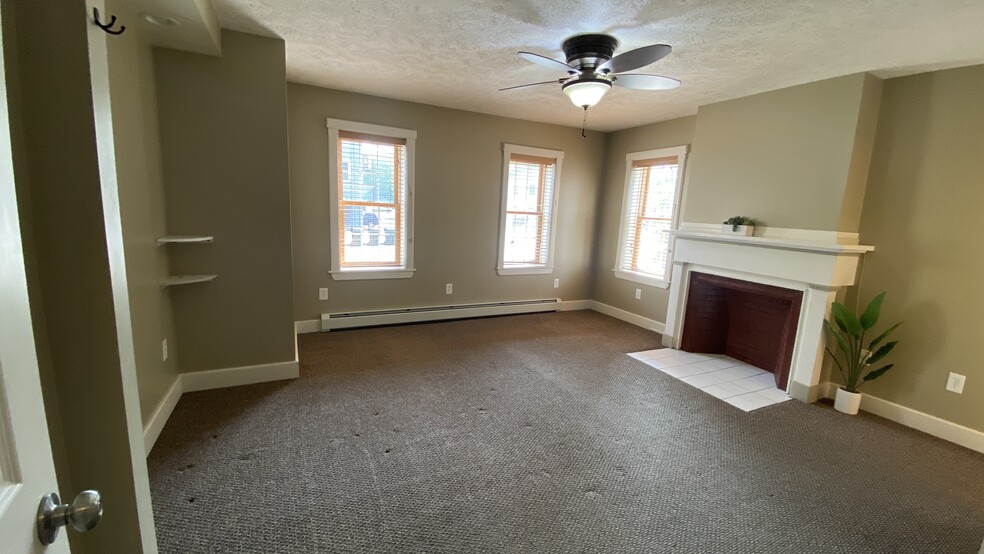 Main Bedroom - 154 Beach St