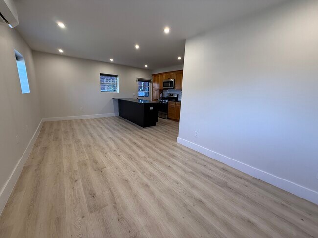 Building Photo - 426 Plateau Ave