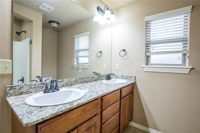 Building Photo - 4312 W Murfield Dr