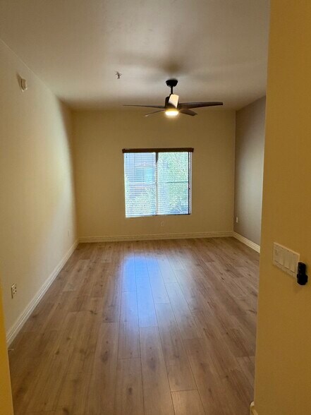 Master bedroom - 5450 E Deer Valley Dr