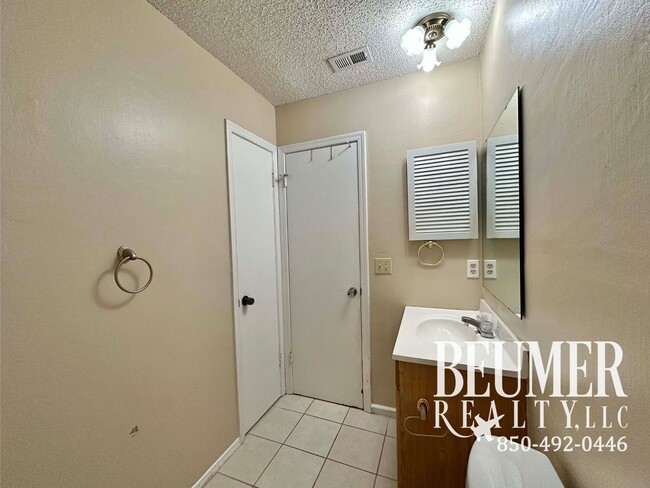 Building Photo - Charming 3 bedroom 2 bath Home for Rent