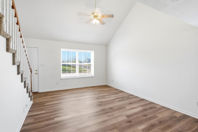 Building Photo - 2401 Northampton Dr