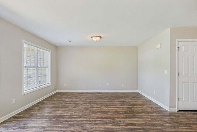 Building Photo - Beautifully Updated 3-Bedroom Home in Gree...