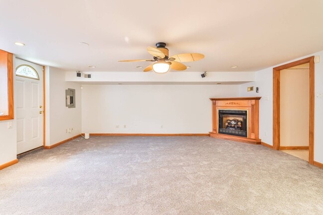 Building Photo - 9898 Wistaria St