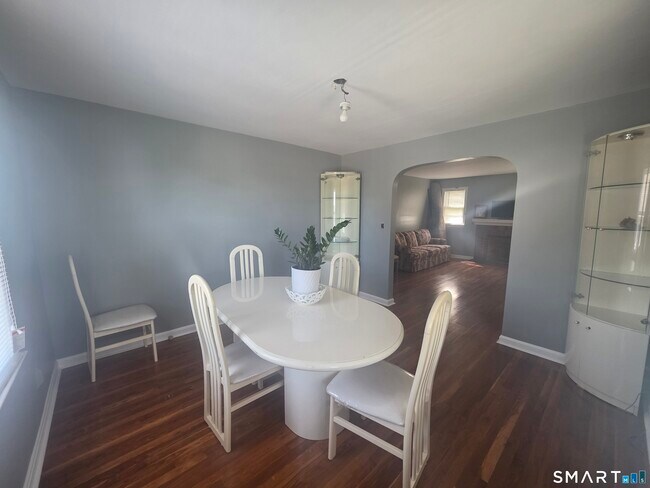 Building Photo - 26 Cumley St
