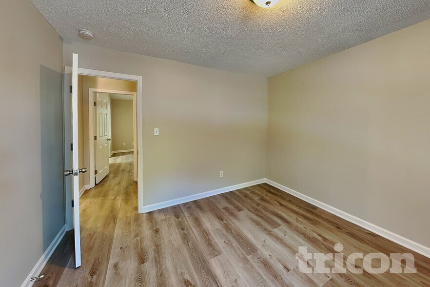 Building Photo - 417 Westonridge Run