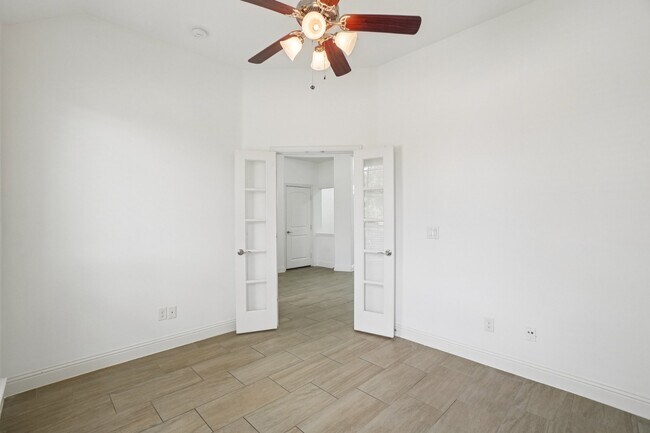 Building Photo - 1616 Downing Dr