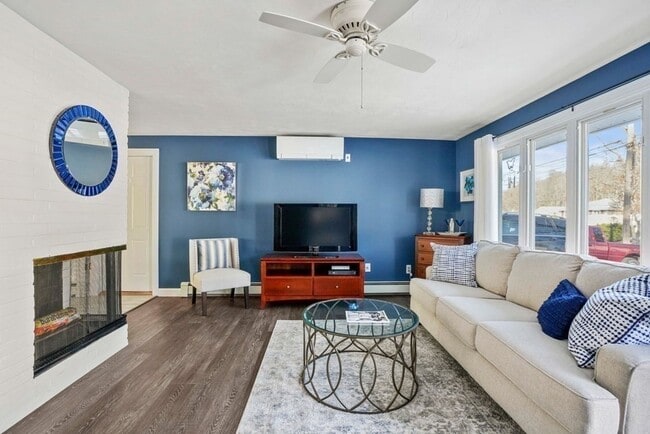 Building Photo - 23 Bradford St