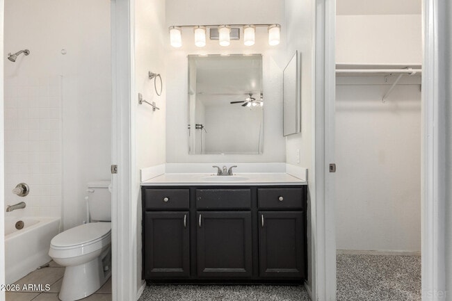 Building Photo - 743 E Pepper Dr