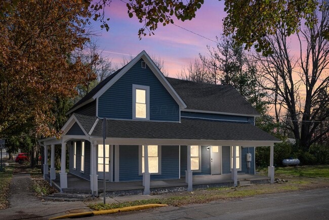 Building Photo - 89 Maple St