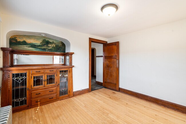 Building Photo - 2213 S 72nd St