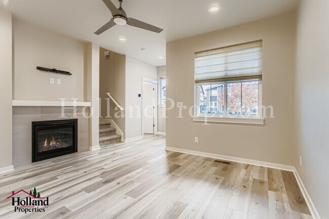 Building Photo - **Price drop: $2395 + $150.00 off for your first 3 months**- Lovely 3 bedroom home in Hillsboro