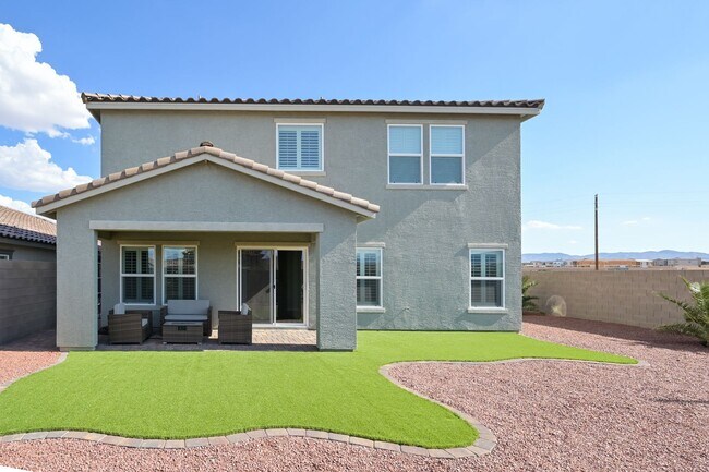 Building Photo - Mountains Edge!! Gated!!  4 bedrooms!! Primary Bedroom and bath down Stairs!! 2 Primary bedrooms!...