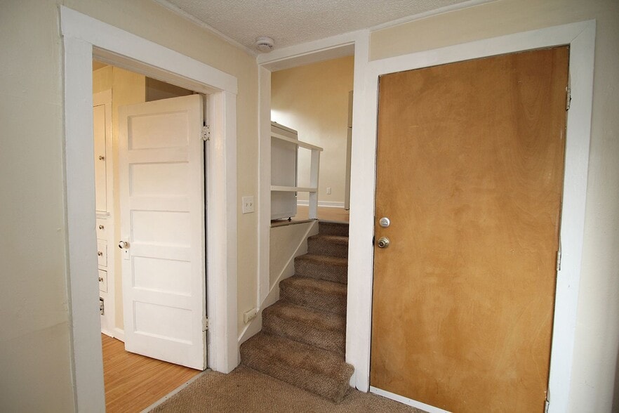 Building Photo - 7630 SE Woodstock Blvd