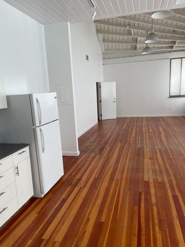 Building Photo - 950 56th St