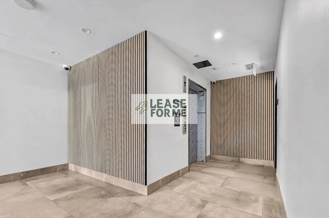 Building Photo - 1538 S Wilton Pl