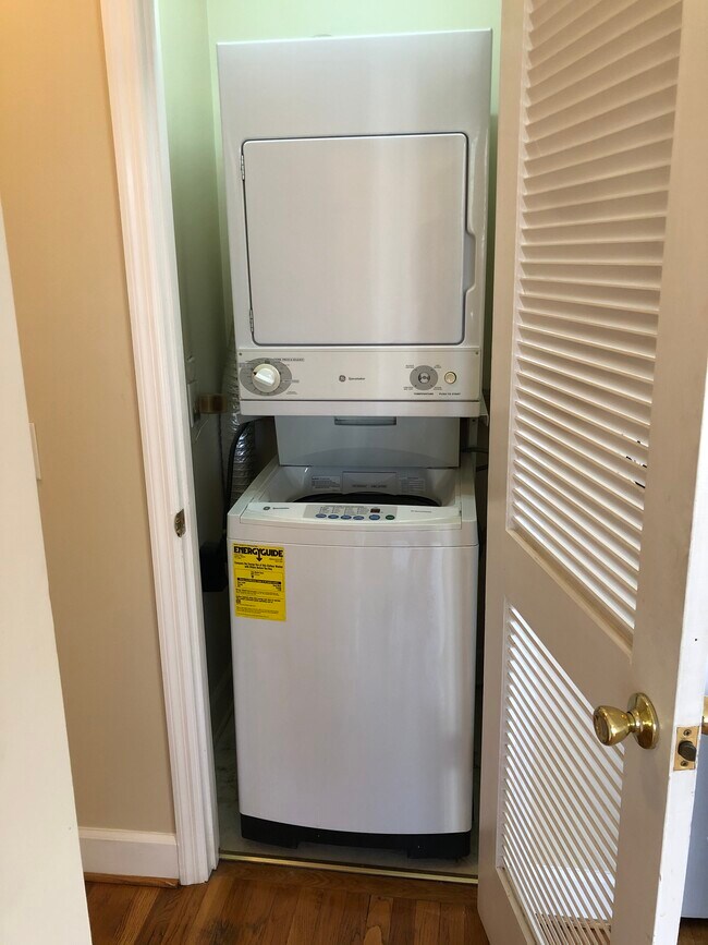 Building Photo - 2210 State St